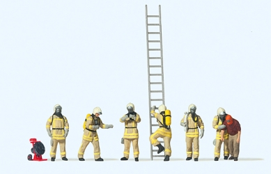 Feuerwehrleute in moderner Einsatzkleidung - Atemschutzgeräteträger Uniformfarbe beige P10774