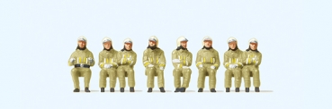 Feuerwehrmänner in moderner Einsatzkleidung sitzend Uniformfarbe beige P10769