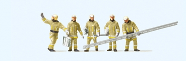 Feuerwehrmänner in moderner Einsatzkleidung Eintreffen am Brandort Uniformfarbe beige P10770