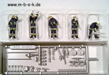 Feuerwehrmänner in moderner Einsatzkleidung "Technische Hilfeleistung" P10486