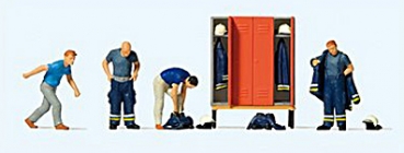 Feuerwehrmänner in moderner Einsatzkleidung, Fertigmachen zum Einsatz P10642