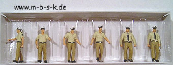 Polizisten in Sommeruniform gehend, Deutschland P10340
