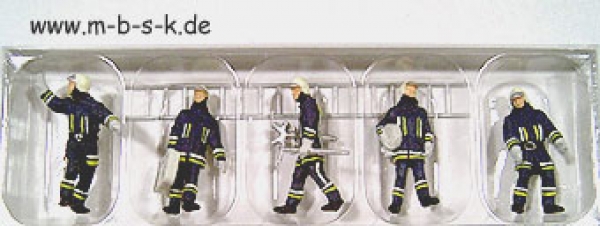 Feuerwehrmänner in moderner Einsatzkleidung "Eintreffend am Brandort" P10484